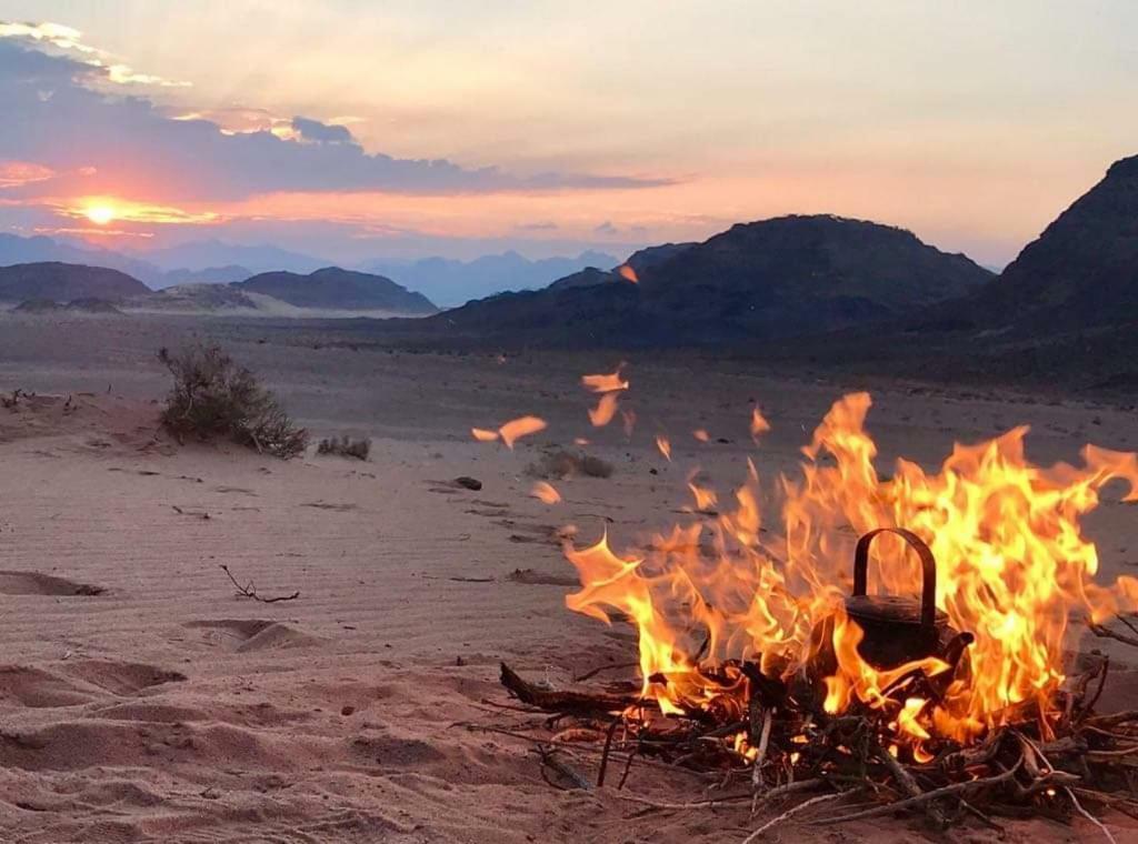 Wadi Rum-Bedouin Tents And Jeep Tours Ngoại thất bức ảnh