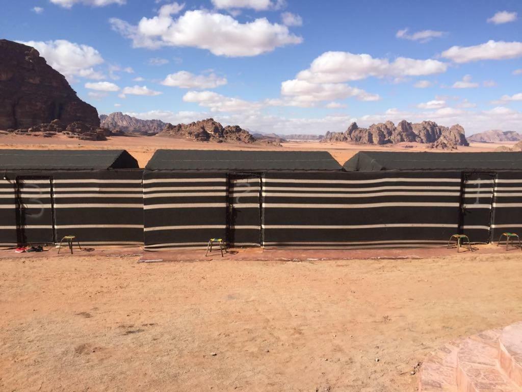 Wadi Rum-Bedouin Tents And Jeep Tours Ngoại thất bức ảnh